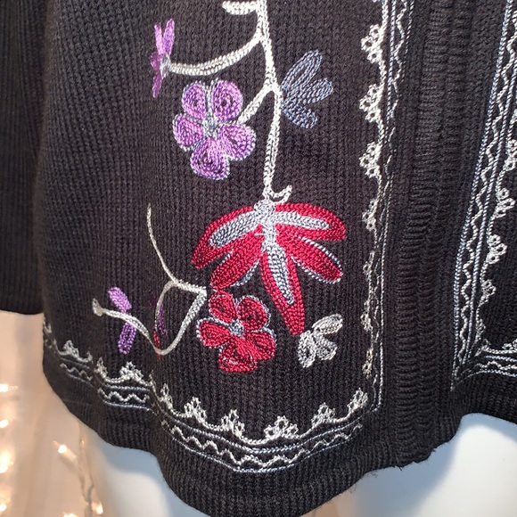 DRESS BARN ⭐️ Embroidered Zippered Cardigan - Picture 4 of 8